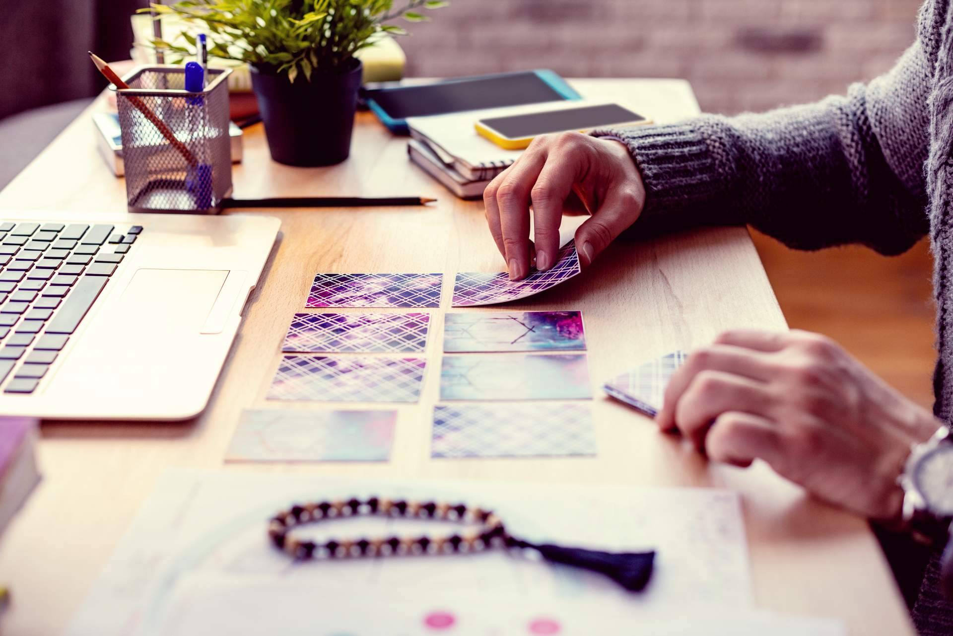 Atención personalizada sin gabinete de Tarot y Videncia con Tarot David y Ángelo