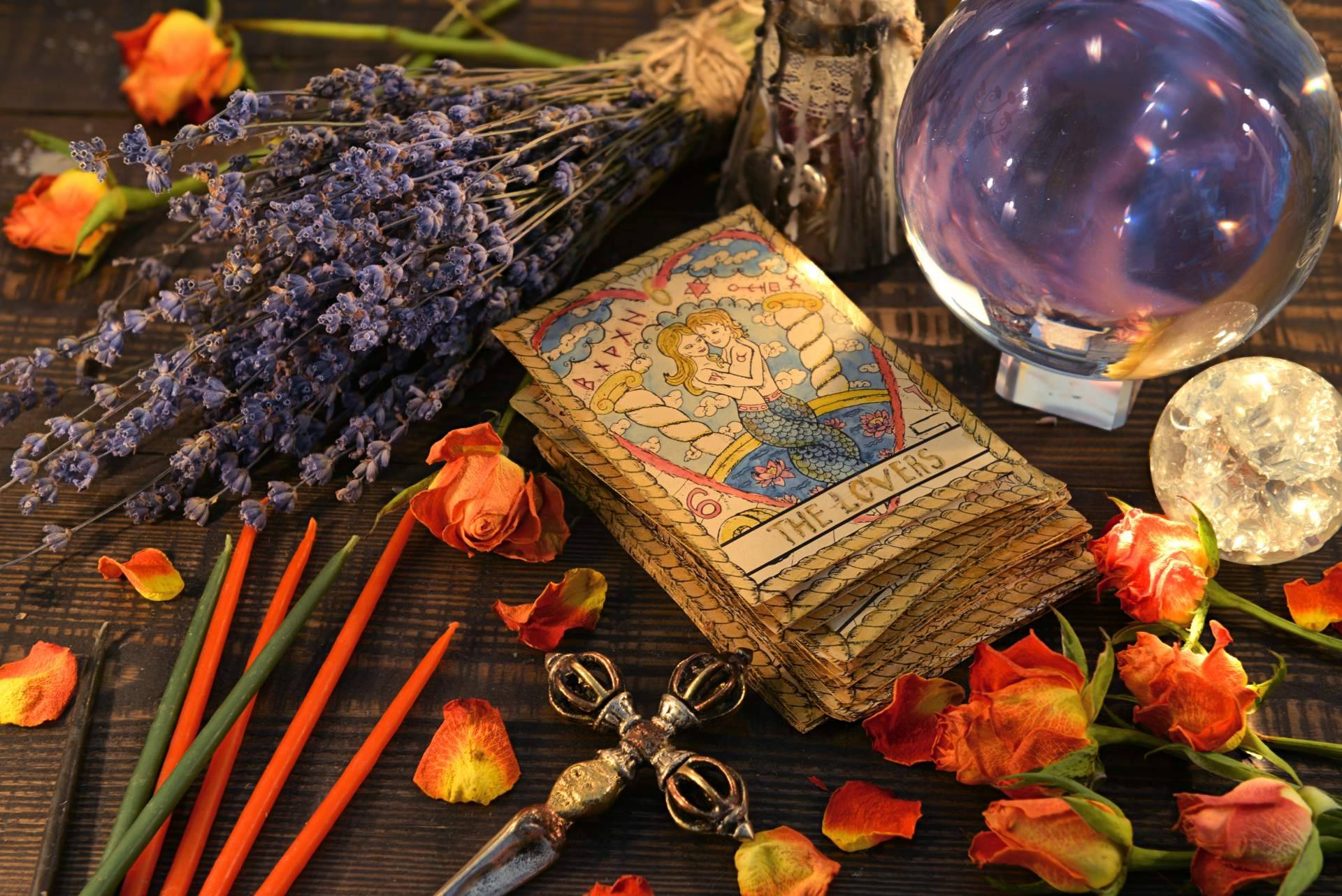 La Casa del Tarot y Videncia ofrece un servicio de lectura del tarot de 30 minutos por 10€