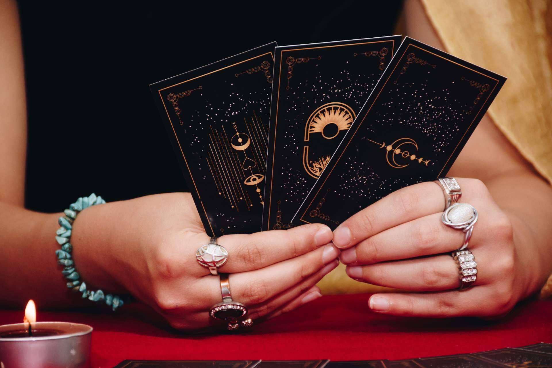 Trinidad Eclipse, una consulta de videncia y tarot profesional